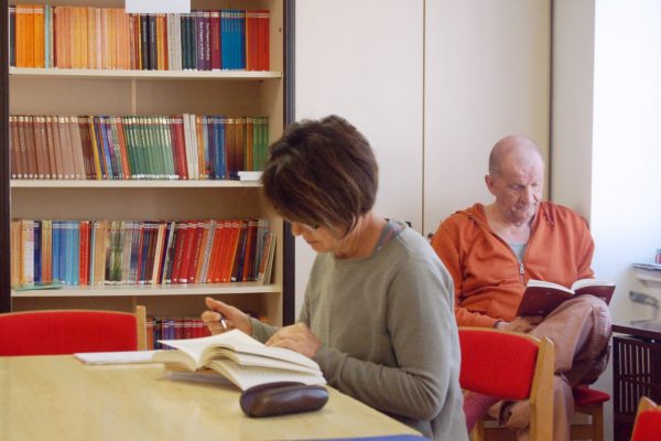 Satyananda Yoga Academy Europe library